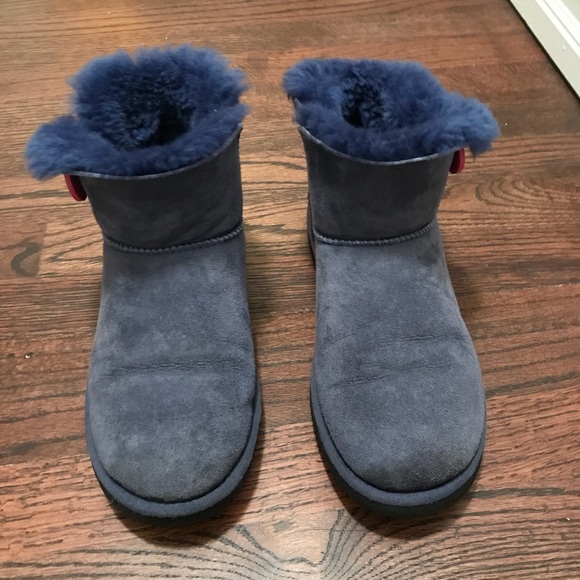 Bailey Button Shorty Uggs - Picture 2 of 5